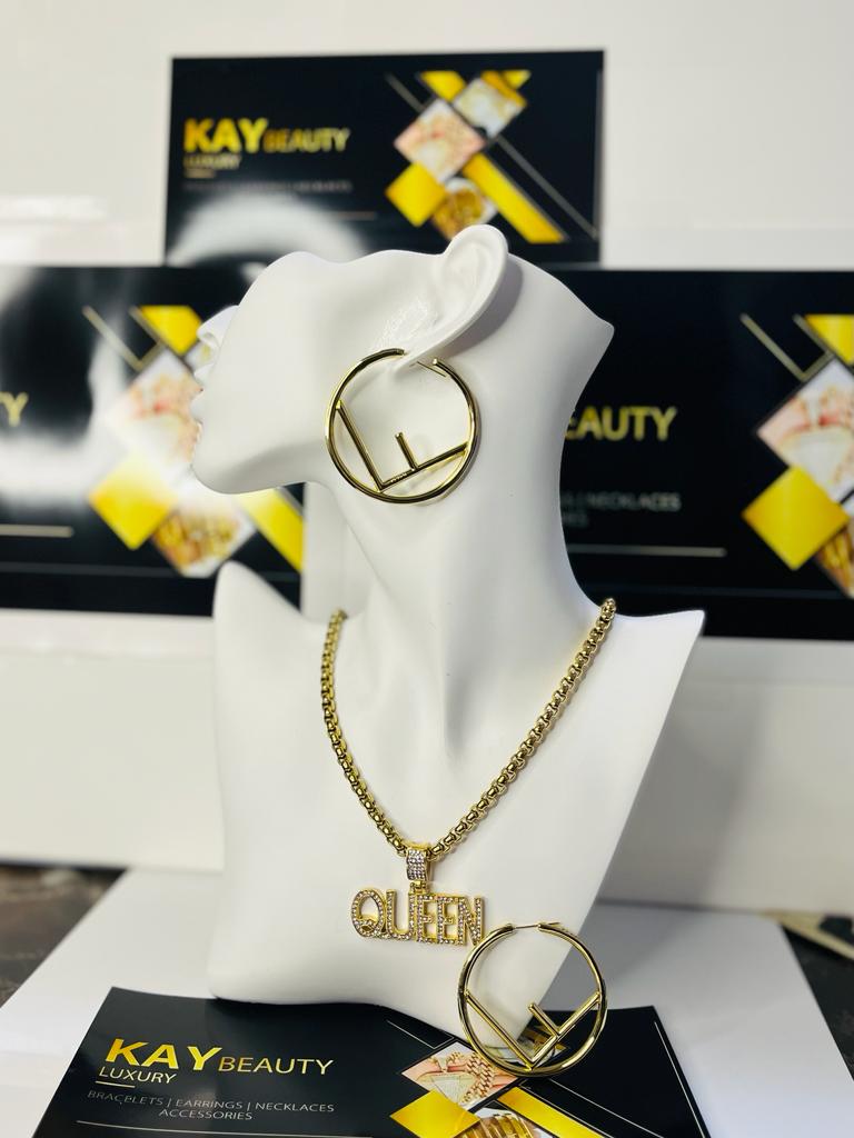 QUEEN Pendant NECKLACE