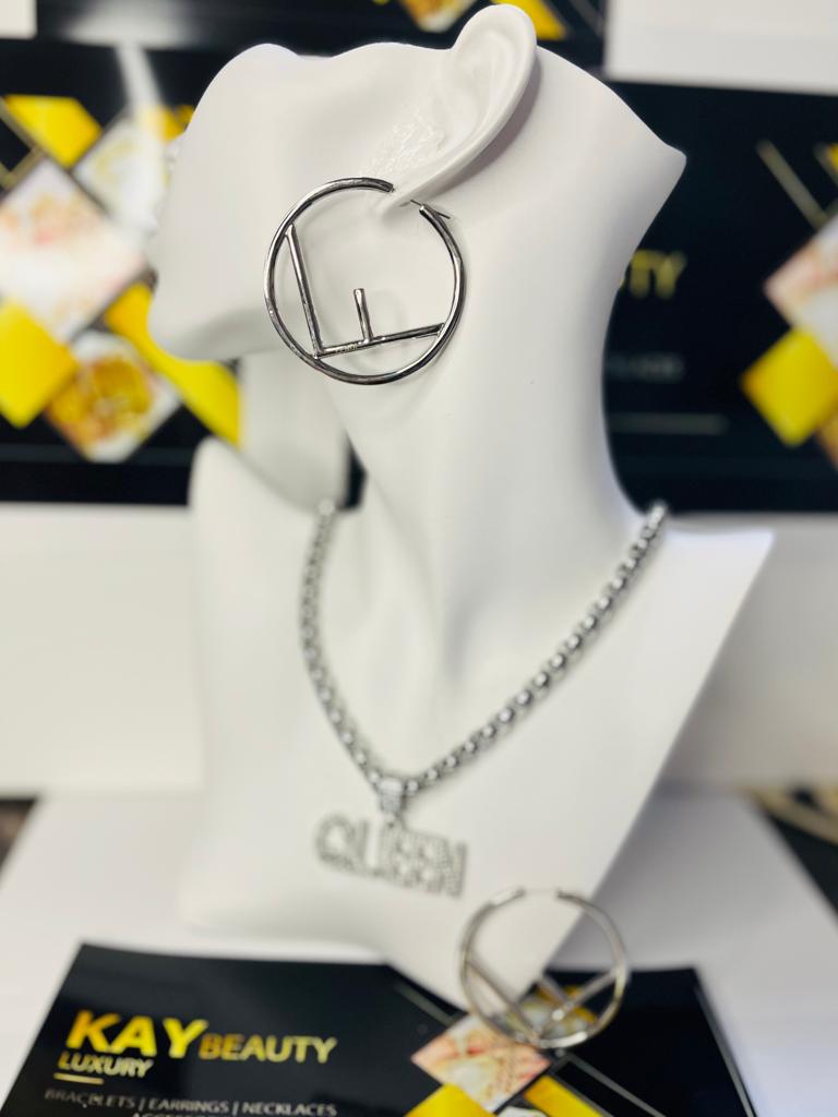 QUEEN Pendant NECKLACE