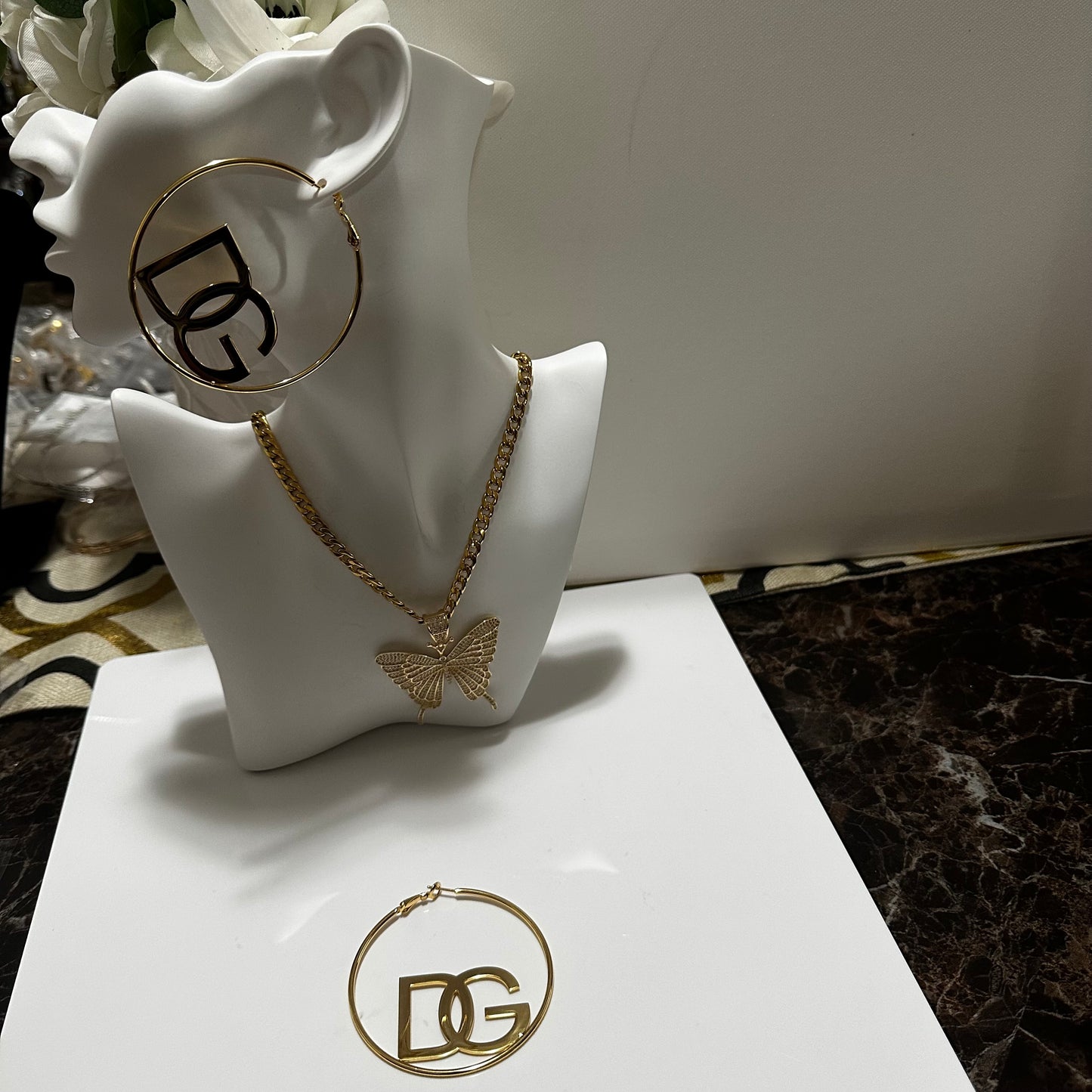 Letter DG Earrings - KAY BEAUTY
