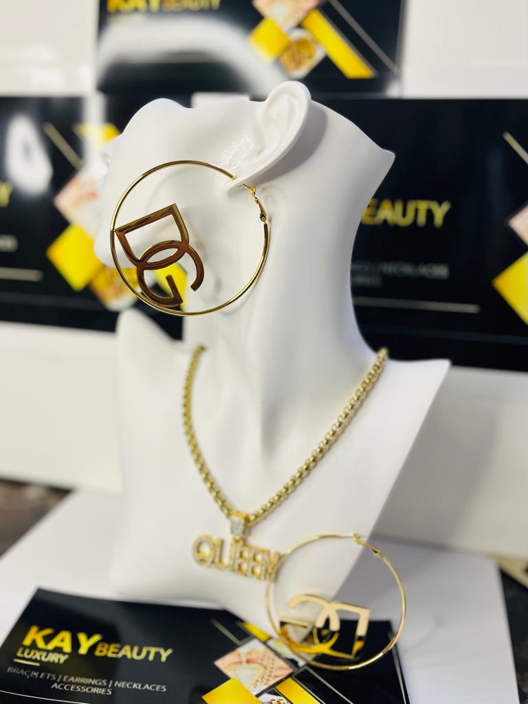 QUEEN Pendant NECKLACE