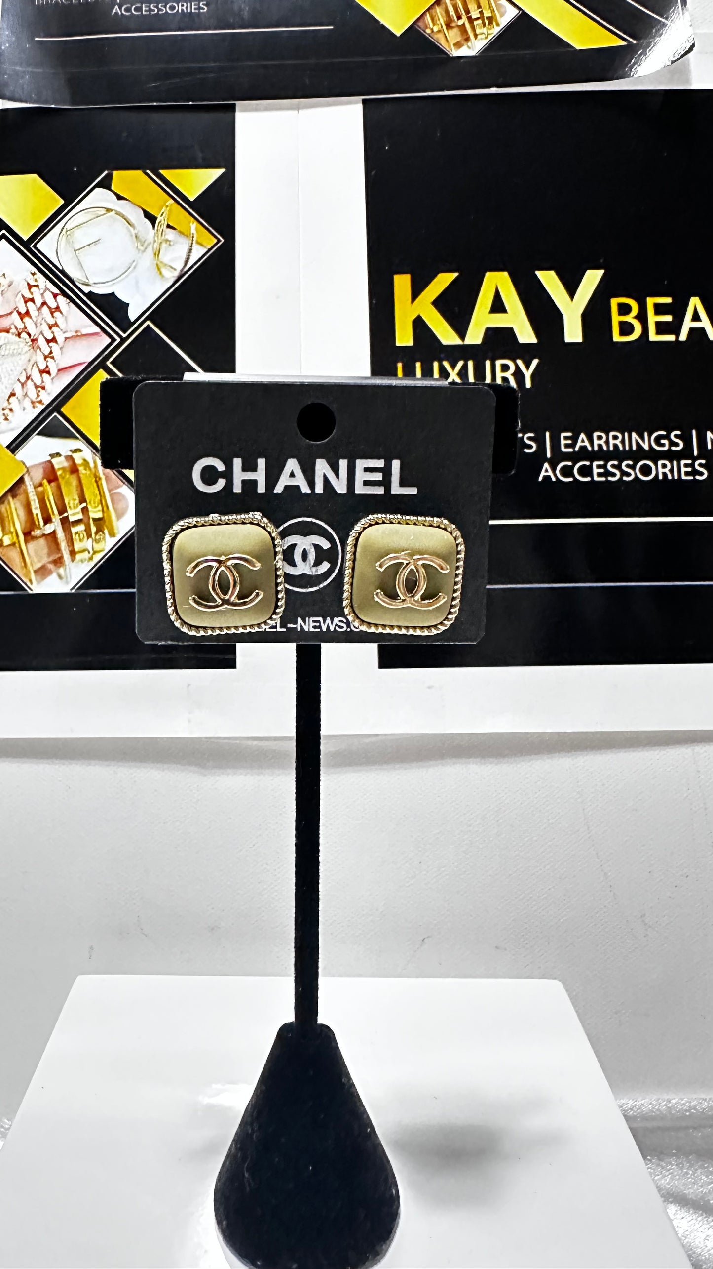 Letter double C earrings